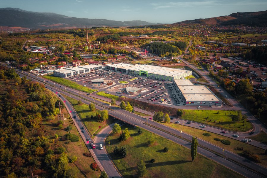 HOLIDAY PARK RETAIL CENTER - BUILDING OF THE YEAR