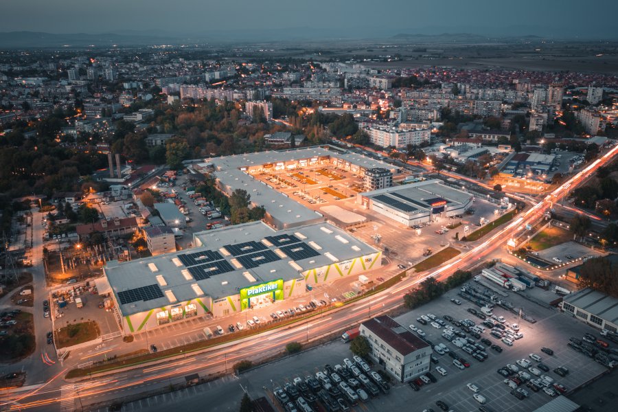 HOLIDAY PARK RETAIL CENTER - BUILDING OF THE YEAR