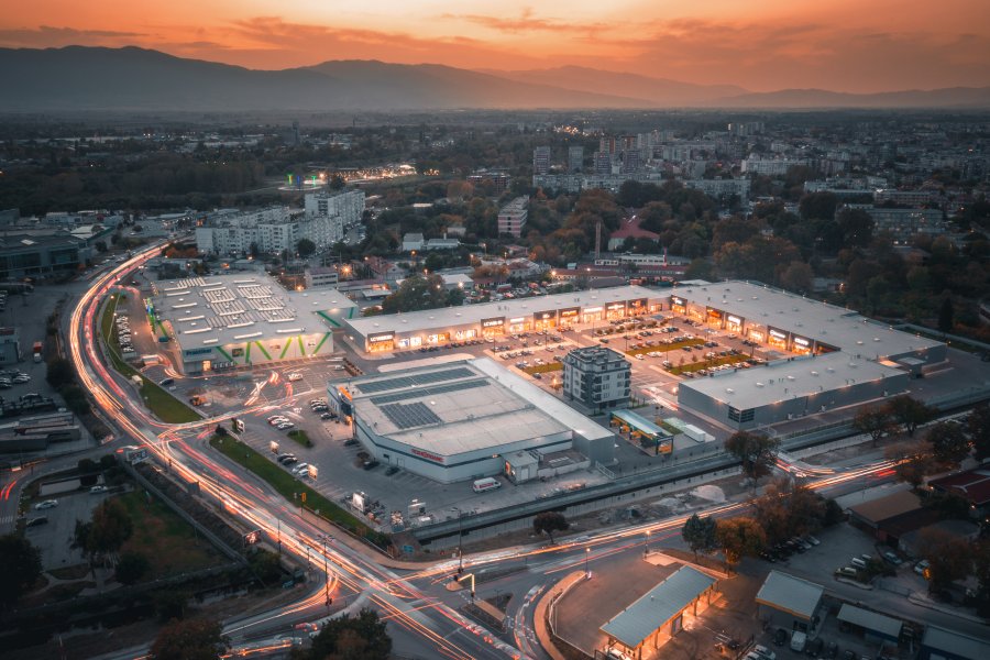 HOLIDAY PARK RETAIL CENTER - BUILDING OF THE YEAR